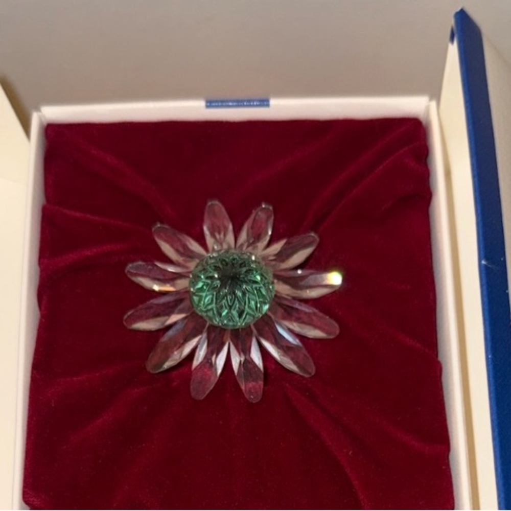 Swarovski Crystal Green Daisy Flower